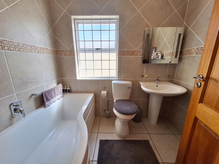 To Let 2 Bedroom Property for Rent in Fountains Estate Eastern Cape